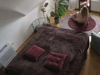 voyeurcam-julmodels-whitebed-4 — chat