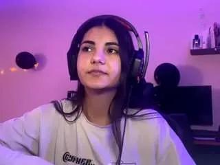 zoewalker — show my outfit [8 tokens remaining]