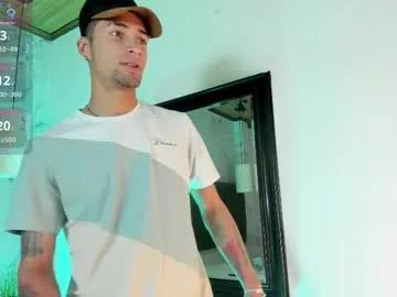 drakeneumann — GOAL: Travieso / Naughty smile [14 tokens remaining] 