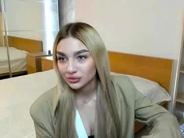 Freechat ellamilla on Chaturbate