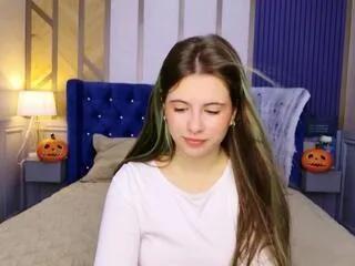 Freechat akira_halls on Flirt4Free