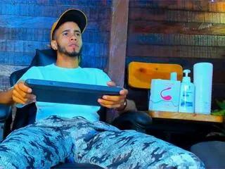 Offline alex_smithc on Flirt4Free