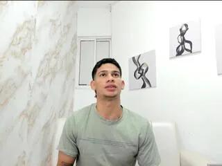 Offline andres_stud on Flirt4Free