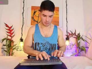 Offline andrew_hallss on Flirt4Free
