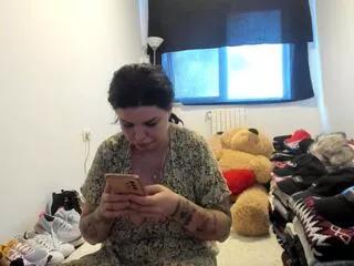 Freechat angelina_squirt on Flirt4Free