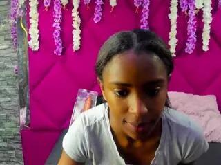 Freechat angeya_petite on Flirt4Free