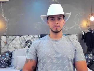 Offline brandon_flex on Flirt4Free