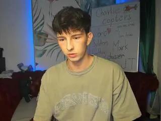 Offline charlie_florenzi on Flirt4Free