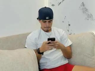 Offline damiano_lucaferri on Flirt4Free