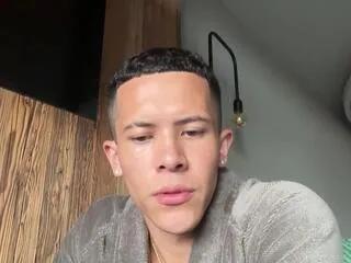 Freechat duncan_collins on Flirt4Free