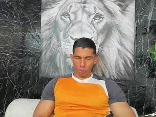 Offline erik_castle on Flirt4Free