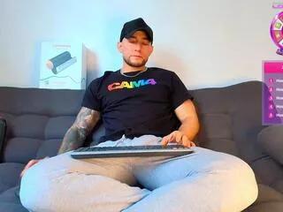 Offline felipe_stanford on Flirt4Free