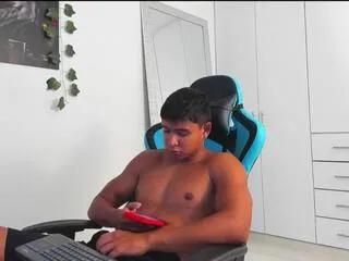 Freechat kevin_bray on Flirt4Free