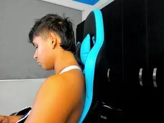Freechat kevin_bray on Flirt4Free