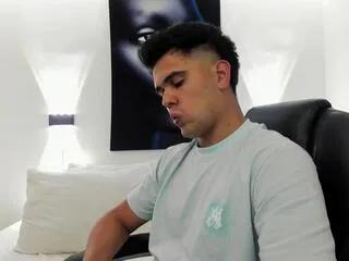 Freechat lenyn_max on Flirt4Free