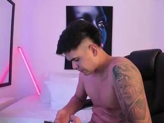 Freechat lenyn_max on Flirt4Free