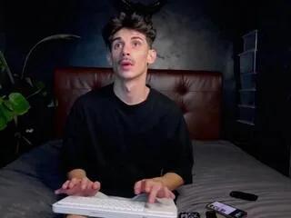 Offline leon_lovett on Flirt4Free