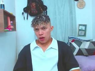 Away lucas_luxx on Flirt4Free