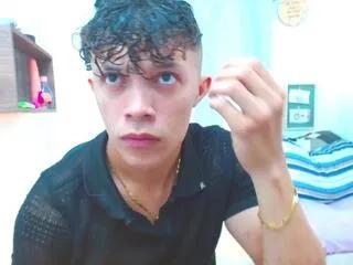 Away lucas_luxx on Flirt4Free