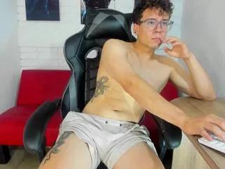 Offline matthew_fiire on Flirt4Free