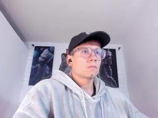 Offline matthew_fiire on Flirt4Free