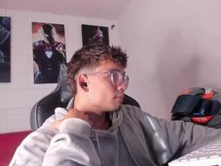 Offline matthew_fiire on Flirt4Free