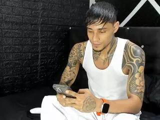 Offline maximiliano_caceres on Flirt4Free