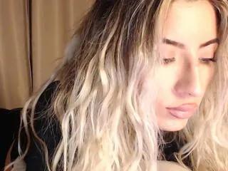 Freechat megan_blaze on Flirt4Free