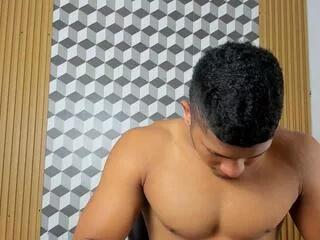 Offline ryu_stone on Flirt4Free