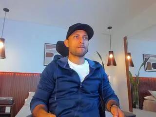 Offline tyler_brownn on Flirt4Free