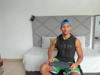 Freechat tylor_jess on Flirt4Free