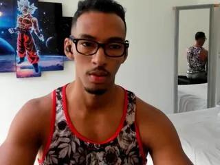 Freechat tylor_jess on Flirt4Free