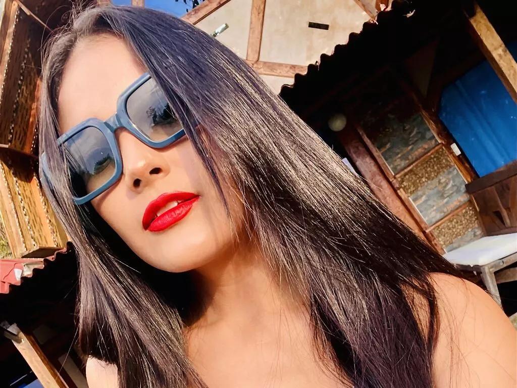 AlisonColemans — Well what do I like the most? You hahaha, I love sincere, chivalrous, honest men, a good talk and sensual kisses, those you can take them where you give them haha