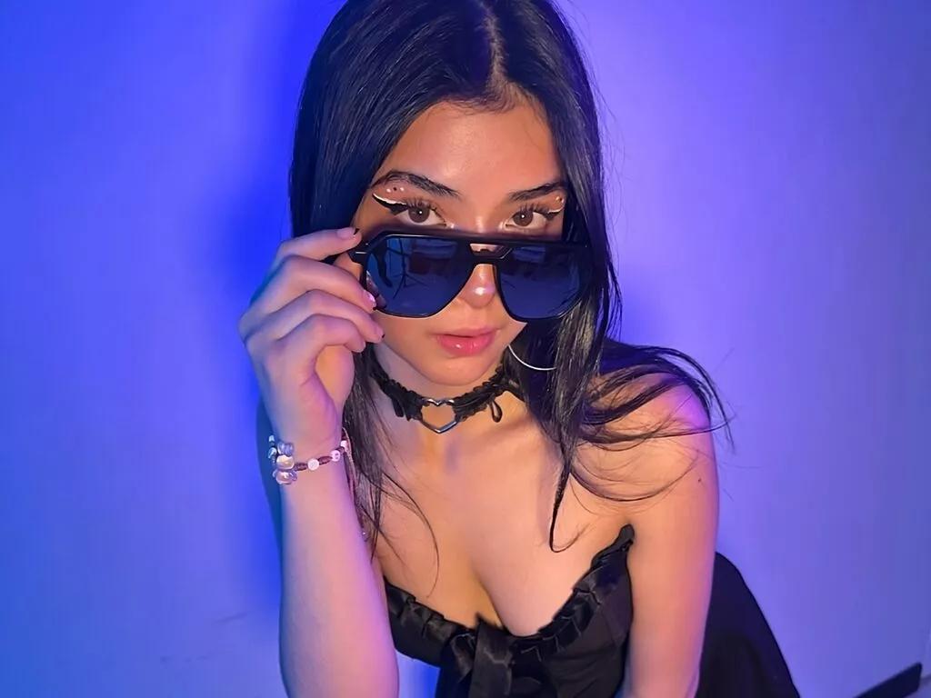 LiveJasmin AteneaVelle is Freechat AteneaVelle — I like to play music a lot, mythology drawings, walk in the forest and camp under the moon