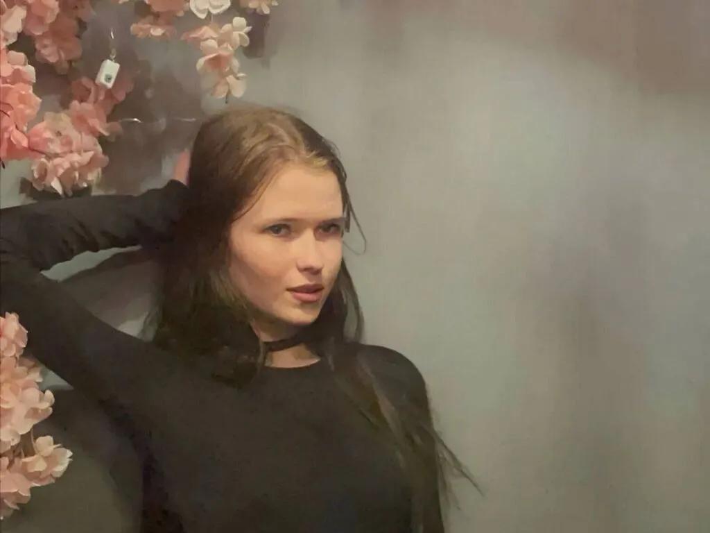 LiveJasmin CharisseChappel is Group CharisseChappel — a bit creative, a bit sporty, a bit shy, and a bit quirky,I love motorcycles.