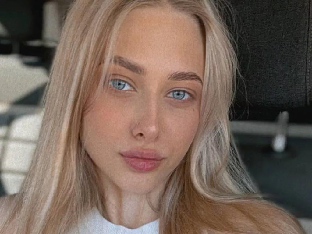 LiveJasmin ChristyMarshall is Freechat ChristyMarshall — Attentive and confident men who can make me laugh.
Flirty talks, sweet compliments, and romantic vibes.
Taking our time to discover each other's fantasies.