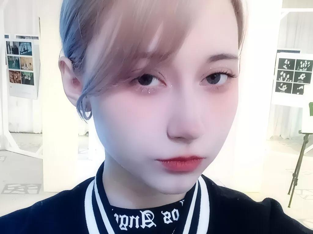 Offline ClaraParks on LiveJasmin