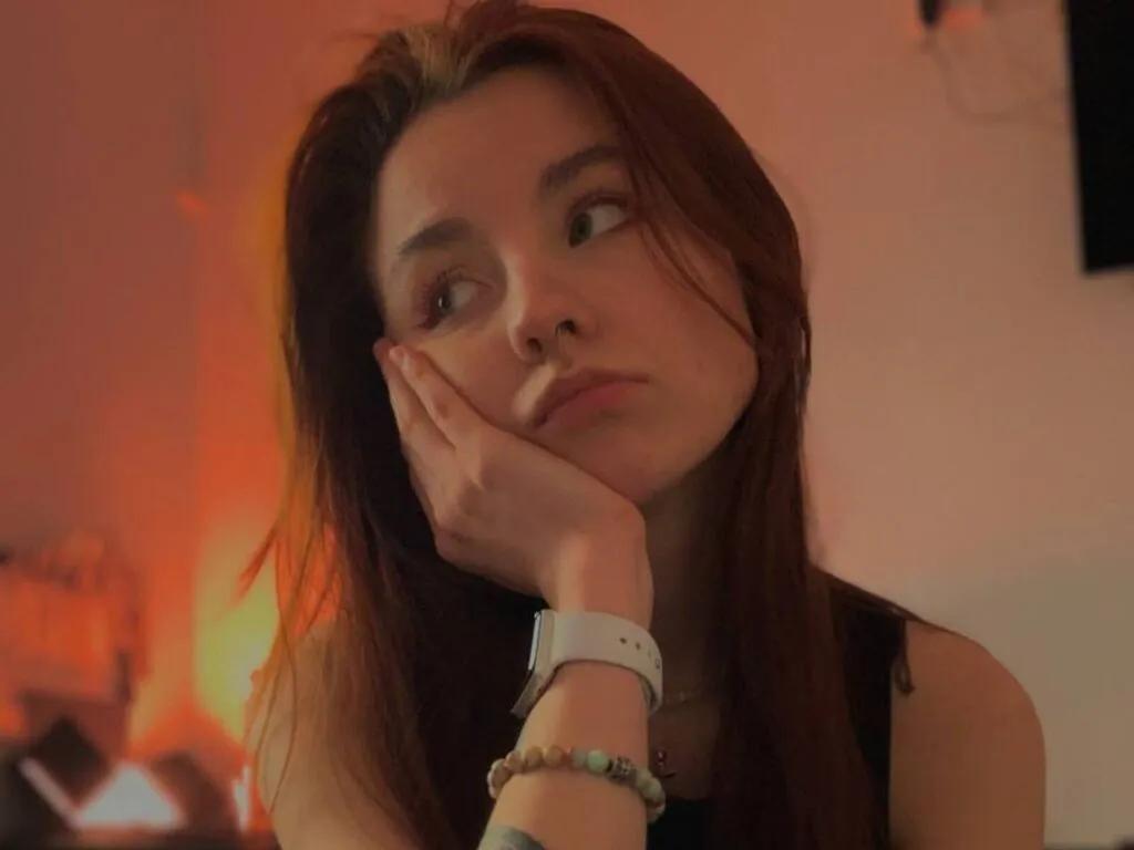 LiveJasmin DivinaGazza is Freechat DivinaGazza — I love sports and walking in warm weather, I love visiting museums, I like looking at paintings and more ^^ 
I love  ice cream and I love minis