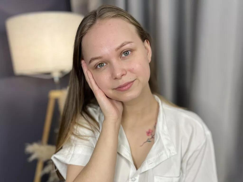 LiveJasmin ElwynaBucher is Freechat ElwynaBucher — Like: Sincere conversations, music, playful flirting, and mysterious smiles.