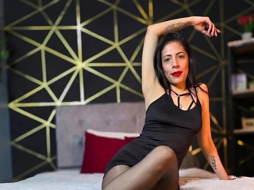 LiveJasmin GabrielaVelle is Freechat GabrielaVelle — Lo que ms disfruto en la vida son los pequeos placeres: hacer ejercicio para mantener mi energa, contemplar la luna con una taza de caf en la mano, y dejarme tentar por un buen chocolate. Me atraen los hombres altos y encantadores, las...