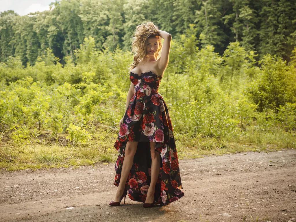 LiveJasmin IngridBella is Freechat IngridBella — I like a person who  can waste time smiling , talking , having a cofee with me and sharing funny experiences. Do not hessitate to open your camera ,your mic and lets have the best live interaction moments. I love an man who  will use one night long...