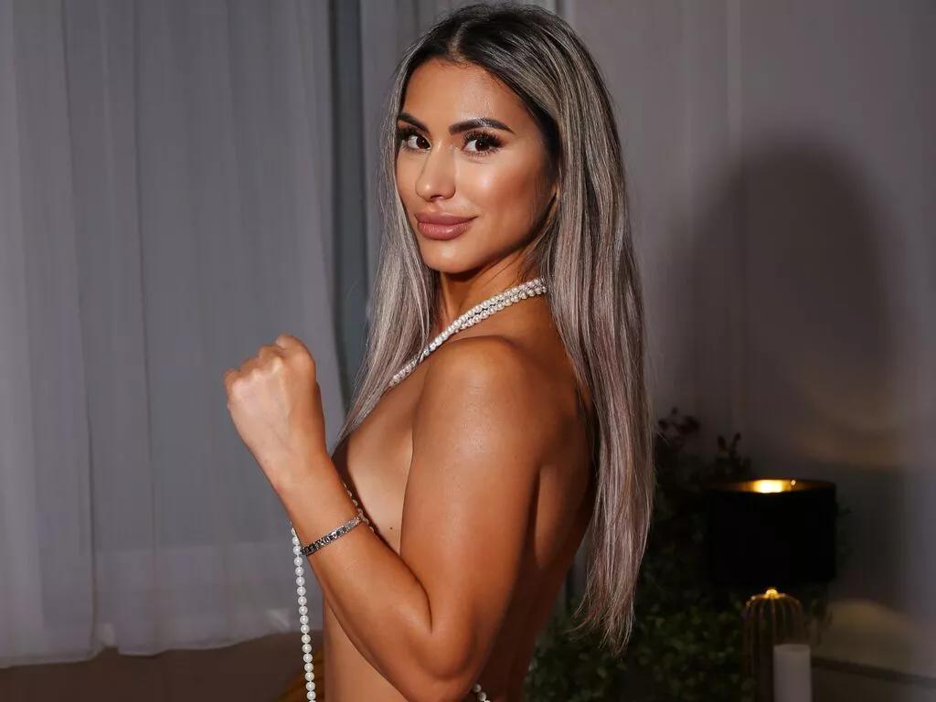 LiveJasmin JullyBlair is Private JullyBlair — A nice glass of wine, a late night conversation, with a special partener, while listening to some good music