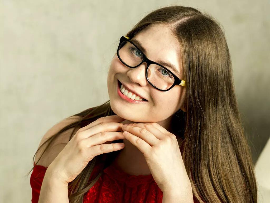 LiveJasmin LettyThomson is Freechat LettyThomson — I really like watch anime and listen music. I'm very creative girl and enjoy make art. Also I enjoy to cook and try the new recipes.