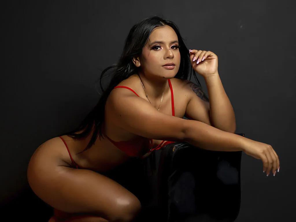 LiveJasmin MiaSwani is Freechat MiaSwani — Chocolate ice cream, sincere smiles, Latin and rock music, sunny days, road trips and looks that say more than a thousand words.
