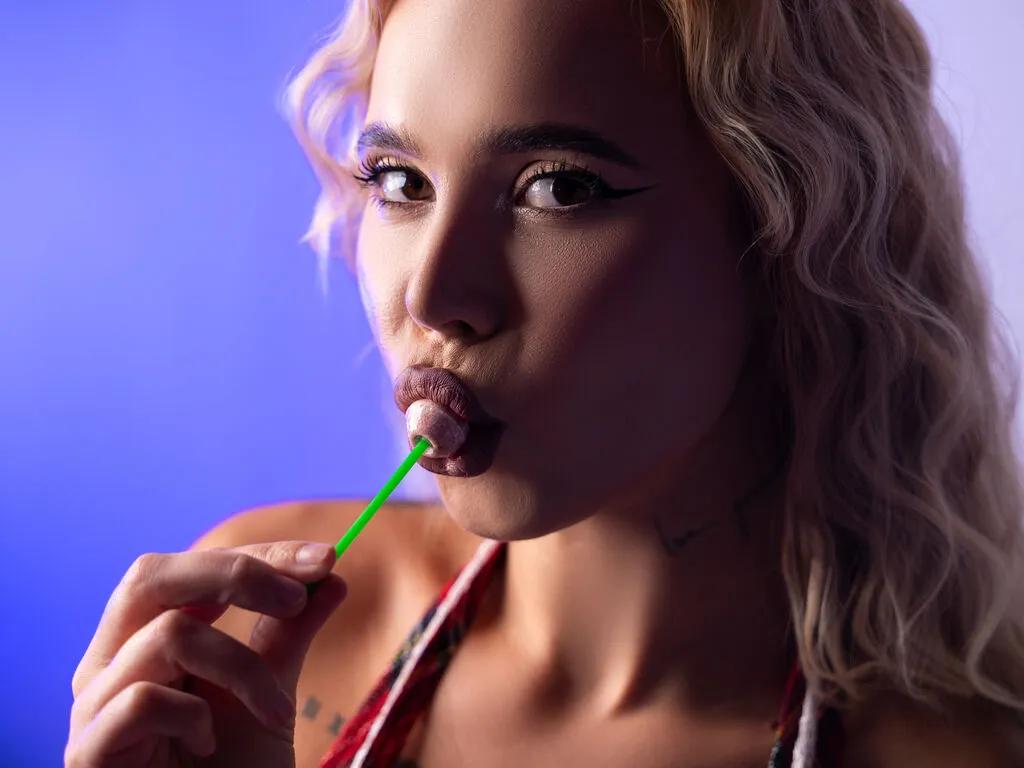 Offline SandraDymond on LiveJasmin