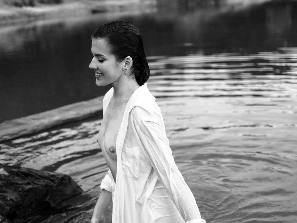 Offline SarahSteele on LiveJasmin