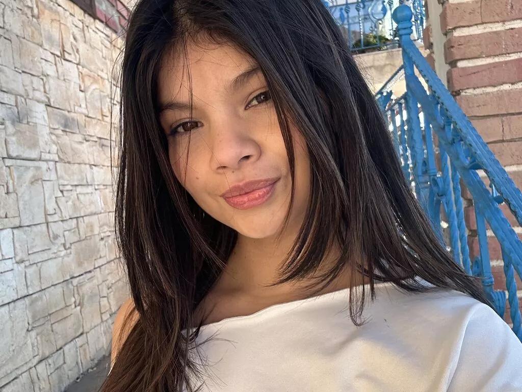 LiveJasmin SolHill is Freechat SolHill — I love feeling loved