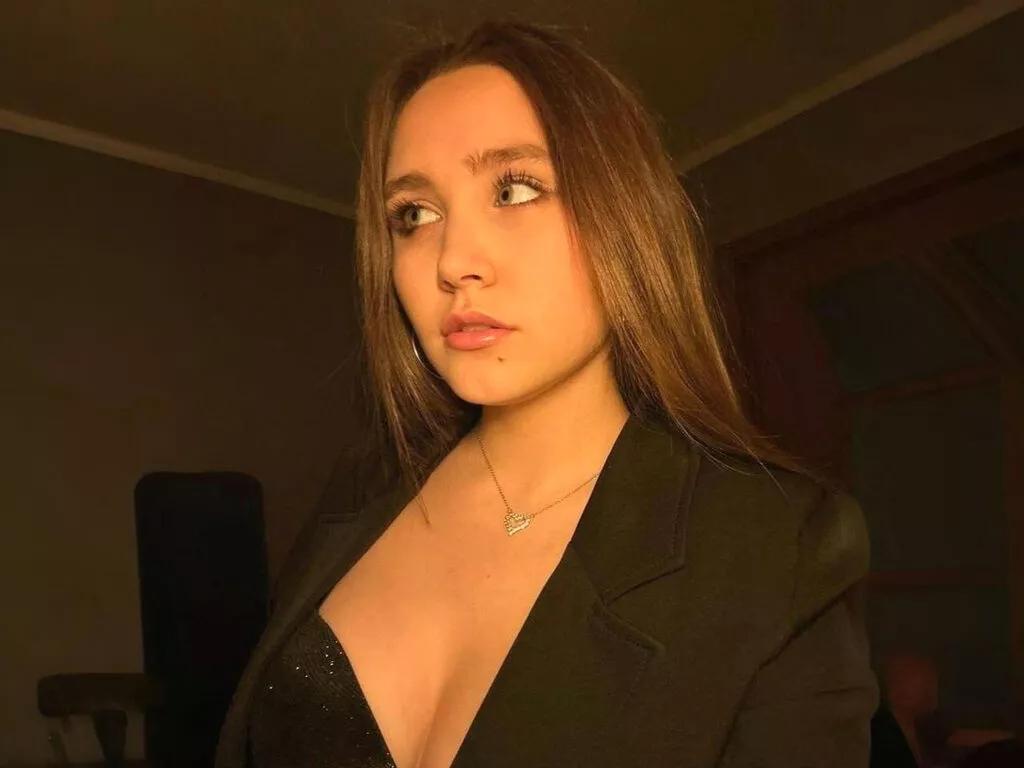 Offline UdeleBroadhurst on LiveJasmin