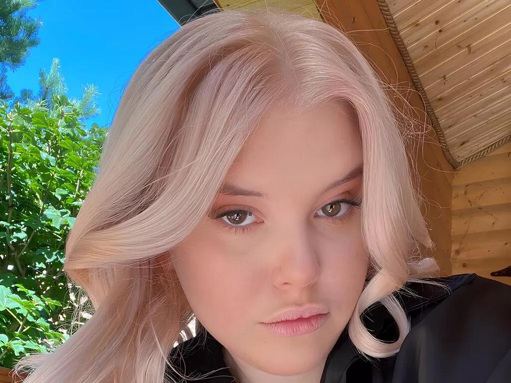 LiveJasmin ViolaBunny is Group ViolaBunny — In fact, the list of my interests is very large, so it is difficult to single out something. However, most of all I like to spend time with people close to me, read interesting books and listen to music