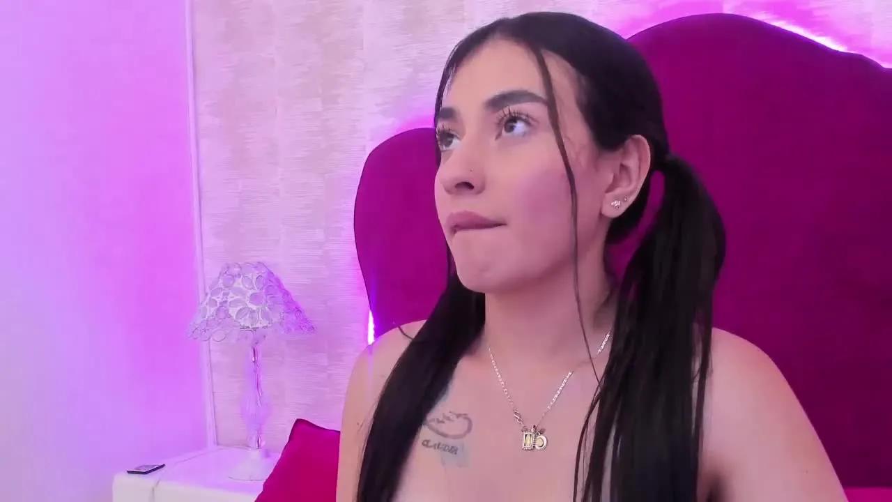 Offline AnnyeWatson on Streamray